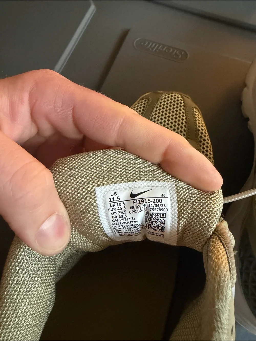 Size 11.5 Men’s Nike Vemero 5 “Natural Olive” FJ1915-200